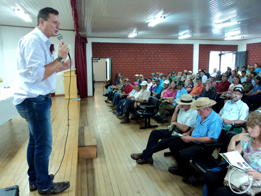 O prefeito Antonio Luis Szaykowski participou na quinta-feira da Assembleia do Sindicato dos Trabalhadores Rurais (STR) de Cruz Machado.