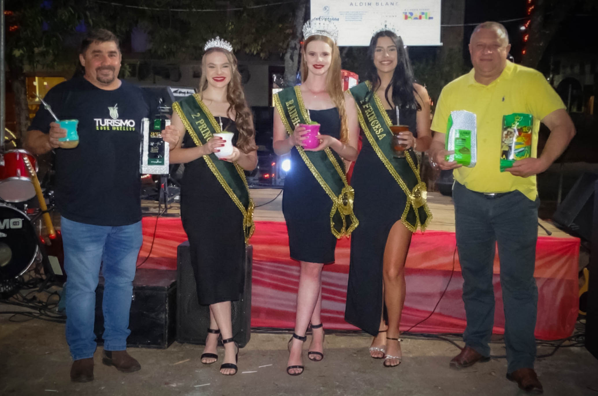 2ª Noite do Chimarrão reúne comunidade na Praça Papa Pio XII