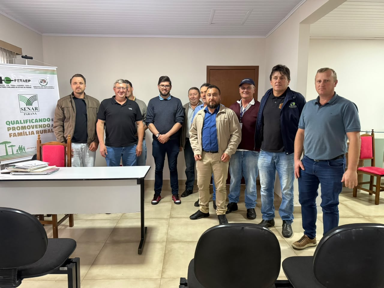 Produtores rurais participam de capacitação sobre MEI Rural durante reunião do CMDR